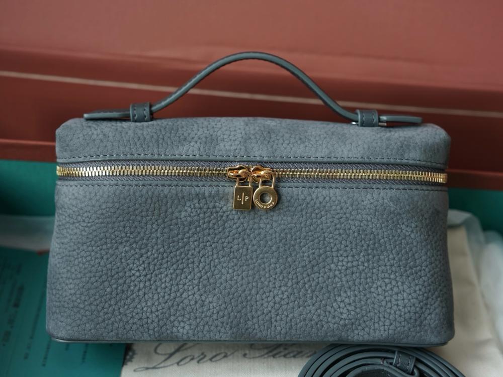 Loro Piana – Extra Pocket L19 (Grey Blue)