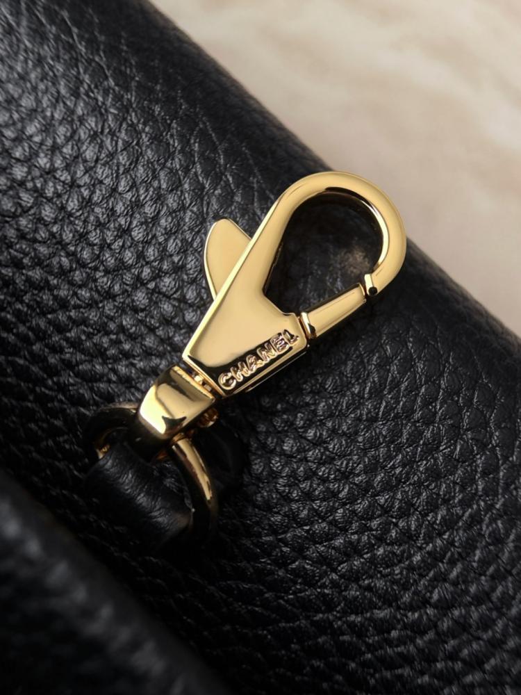 Chanel Urban Essentials Küçük Alışveriş Çantası