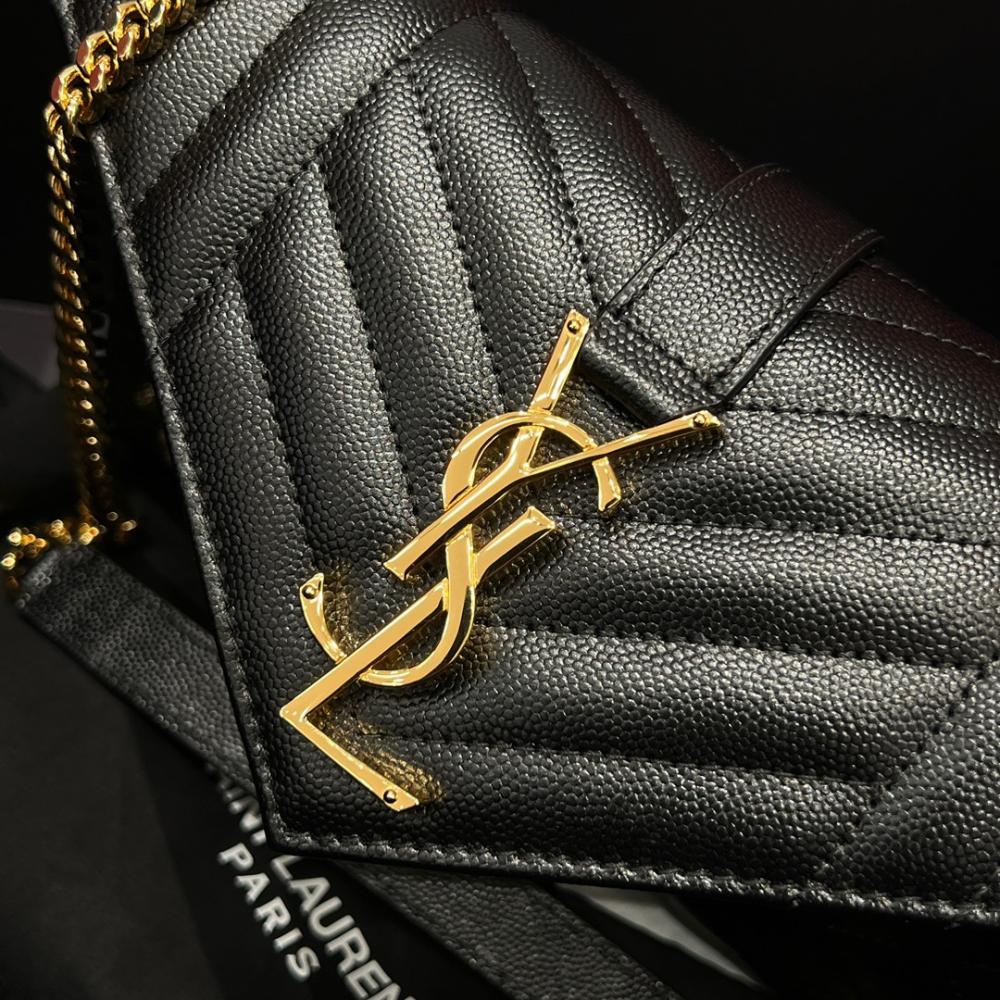 حقيبة كتف صغيرة من جلد سان لوران لوجولو