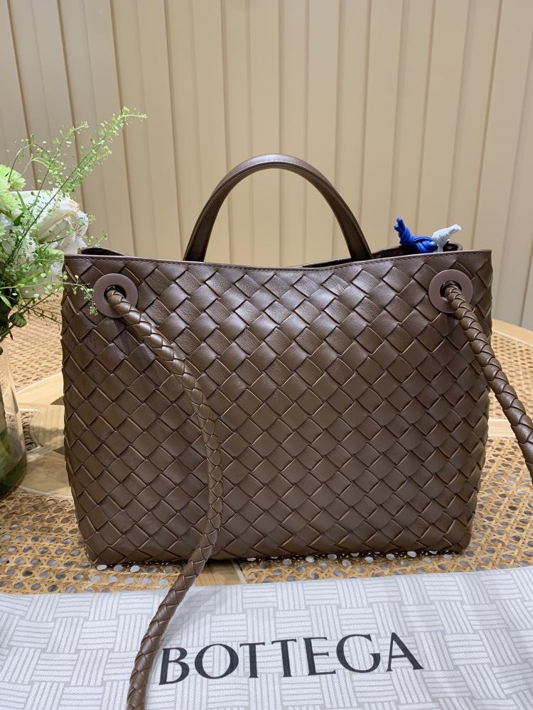 Bottega Veneta Medium Andiamo Bag (Chocolate Brown) 