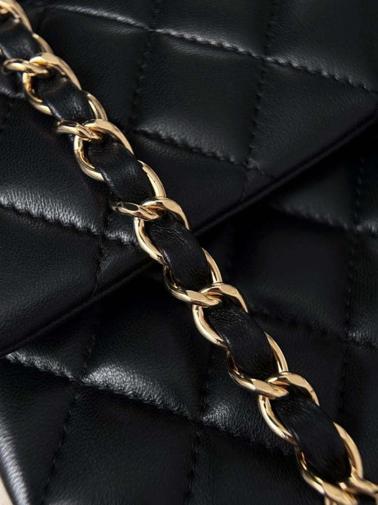 Chanel 2025/26 Yumuşak Kapitone Kuzu Derisi Maxi Tek Kapaklı Çanta