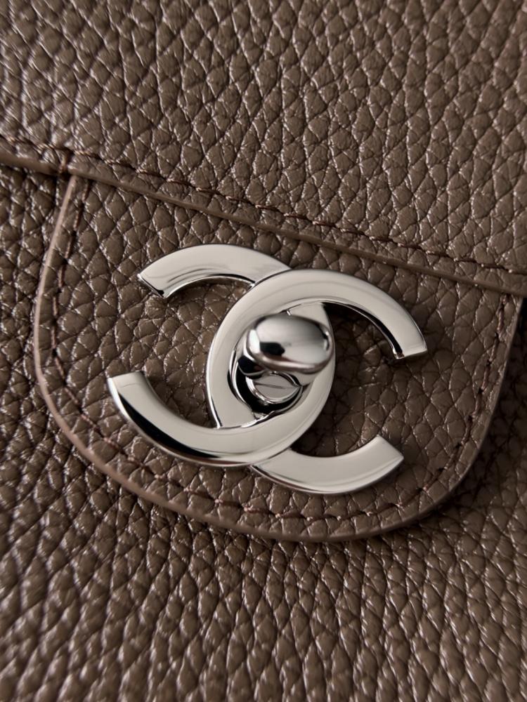 Chanel Maxi “Souplissimo” Küçük Kapaklı Çanta