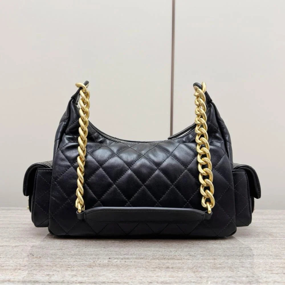 Chanel Orta Hobo Kargo Çantası Dana Derisi Siyah GHW - Glimmer of Luxury