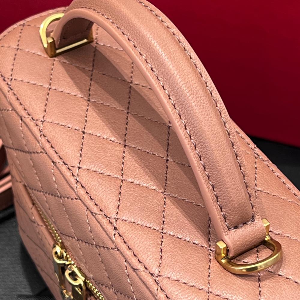 حقيبة مكياج سان لوران غابي من جلد الكوزو