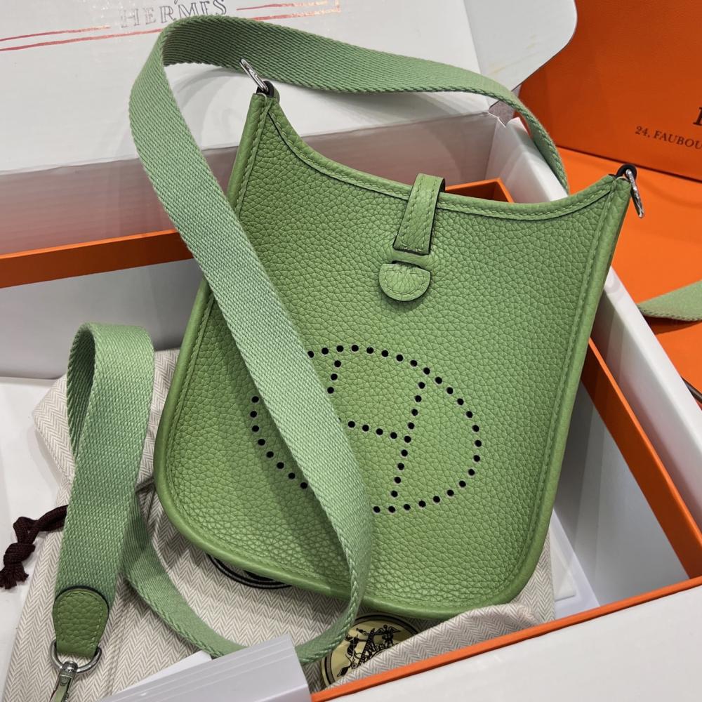 Hermès Evelyne 16cm Togo Leather Shoulder Bag