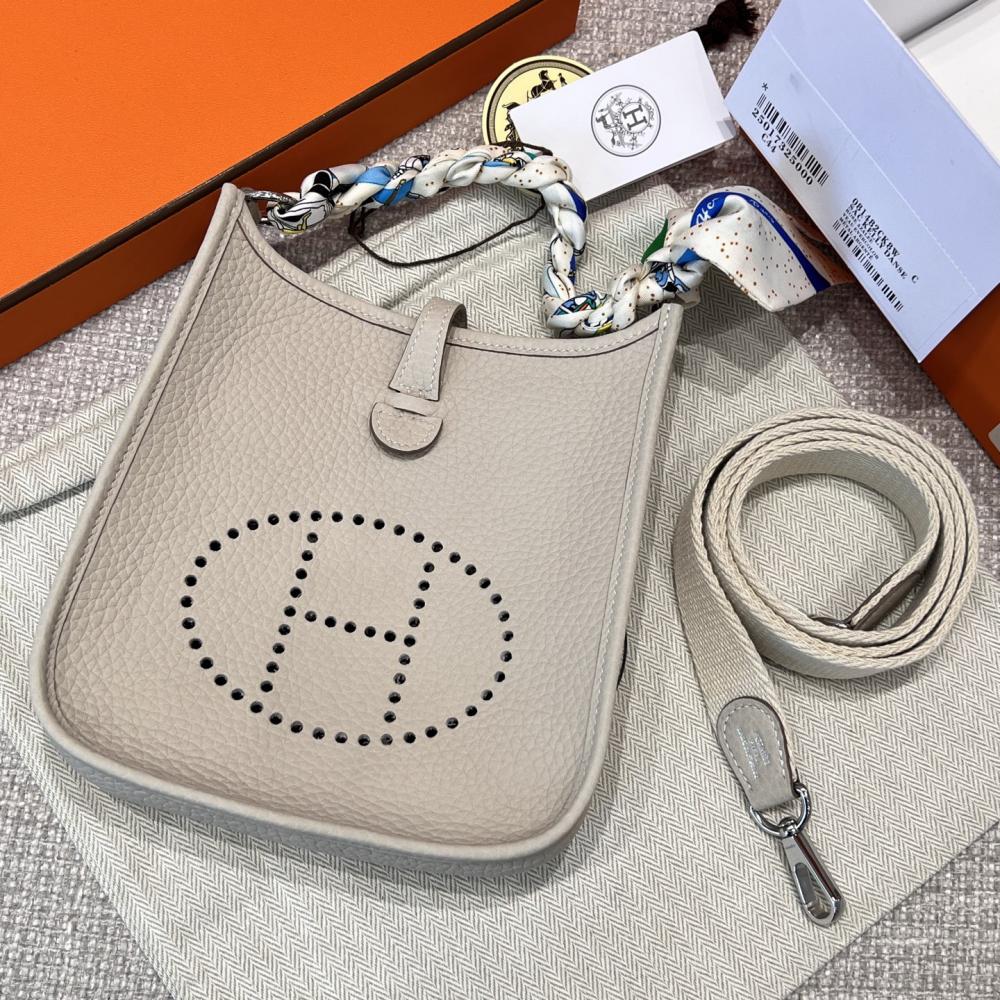 Hermès Evelyne 16cm Togo Leather Shoulder Bag