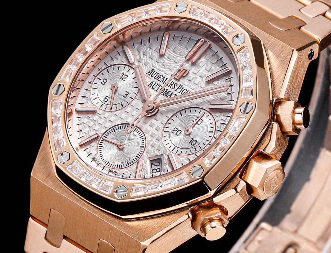 Audemars Piguet Royal Oak Saat - Glimmer of Luxury