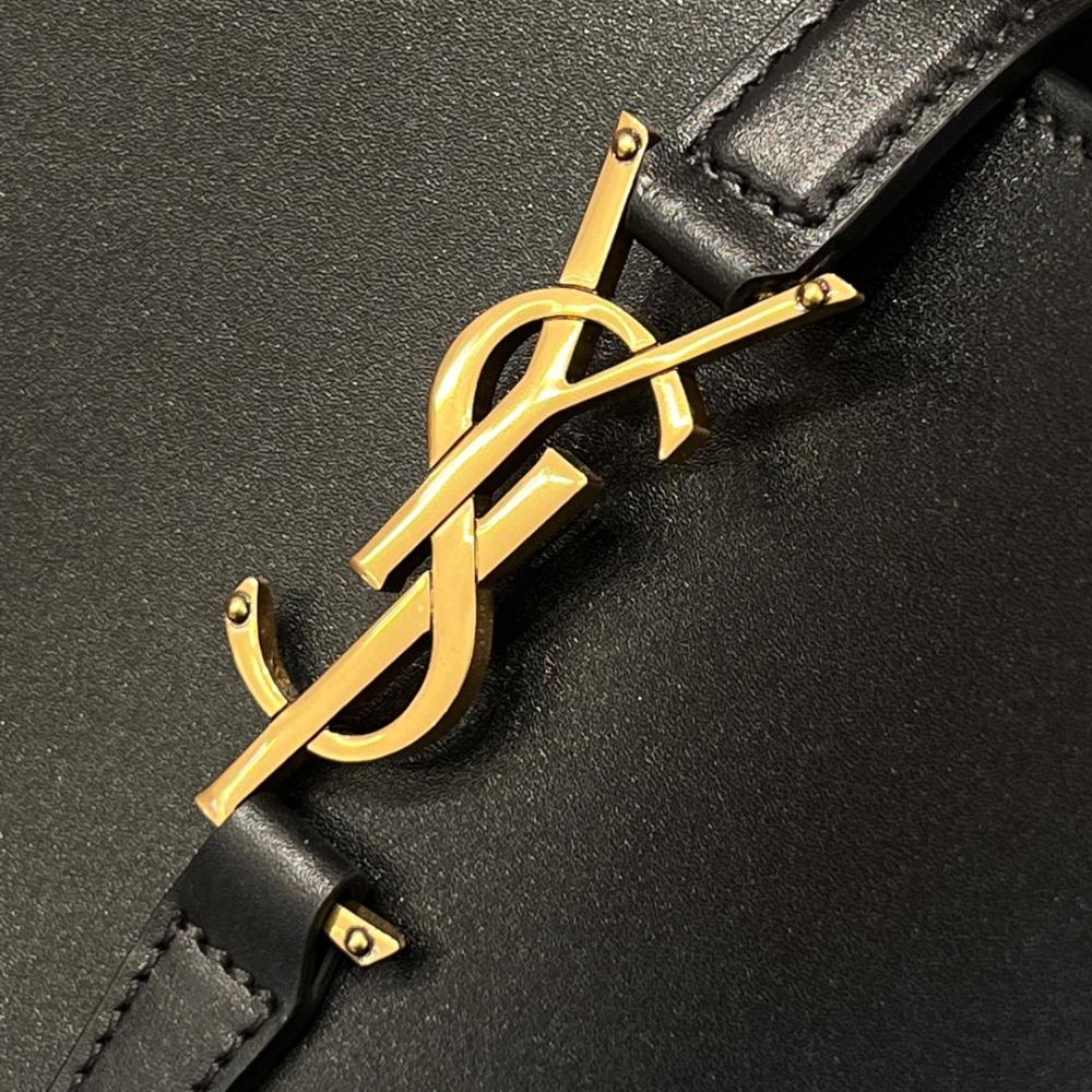 Saint Laurent LE 37 حقيبة جلد لامع