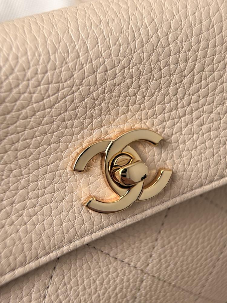Chanel Urban Essentials Küçük Alışveriş Çantası