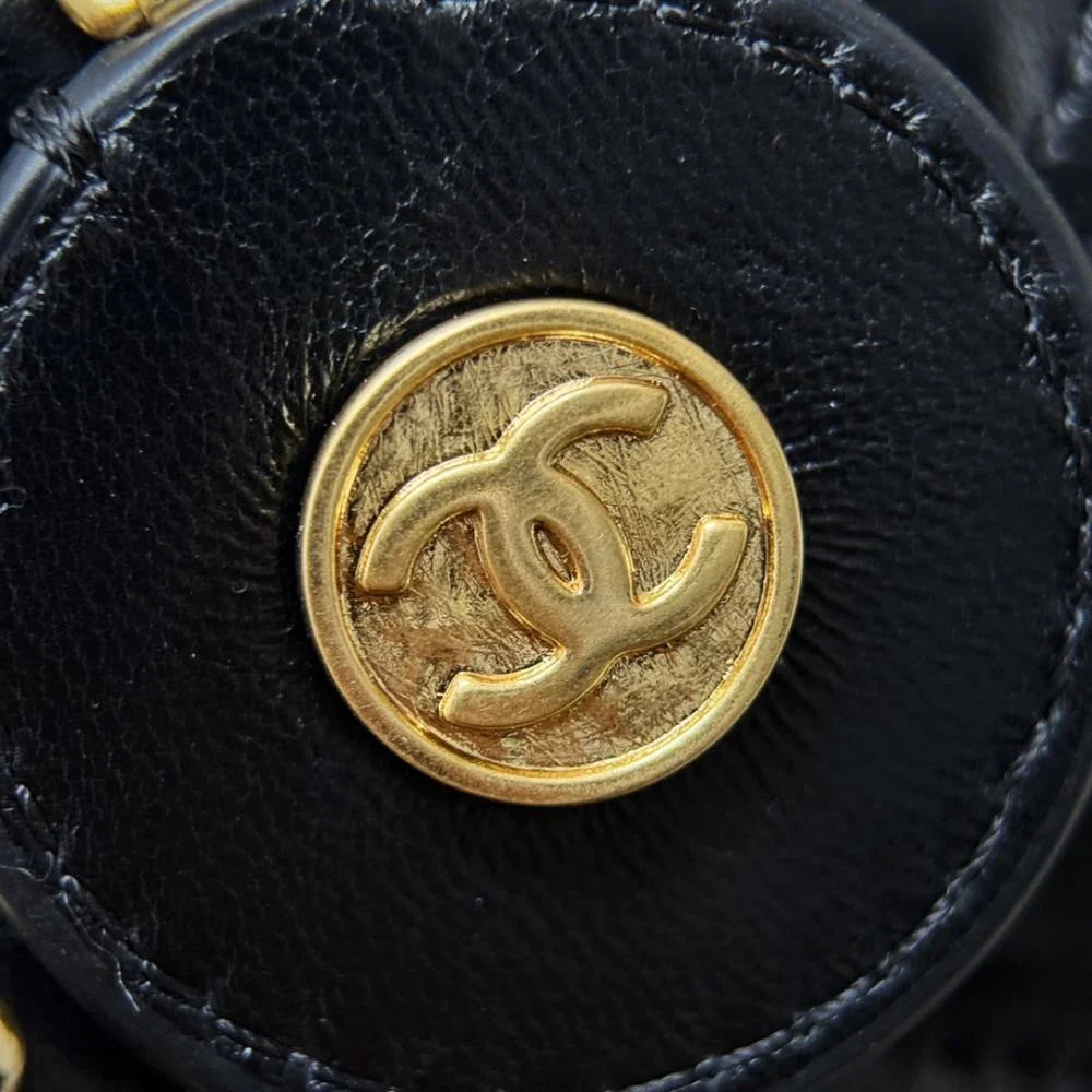 Chanel Parlak Kuzu Derisi Mini Kamera Kılıfı - Glimmer of Luxury