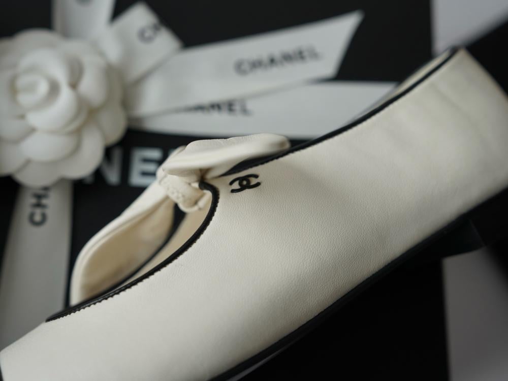 Chanel 2025/26 Fiyonklu Babet