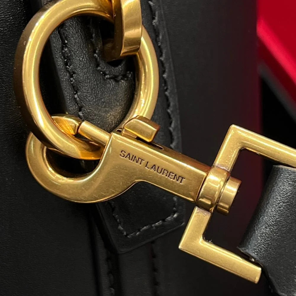 Saint Laurent LE 37 حقيبة جلد لامع