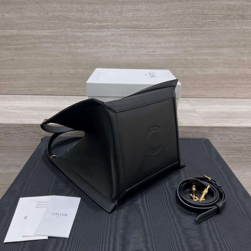 Celine Small Cube Bag من جلد العجل الناعم
