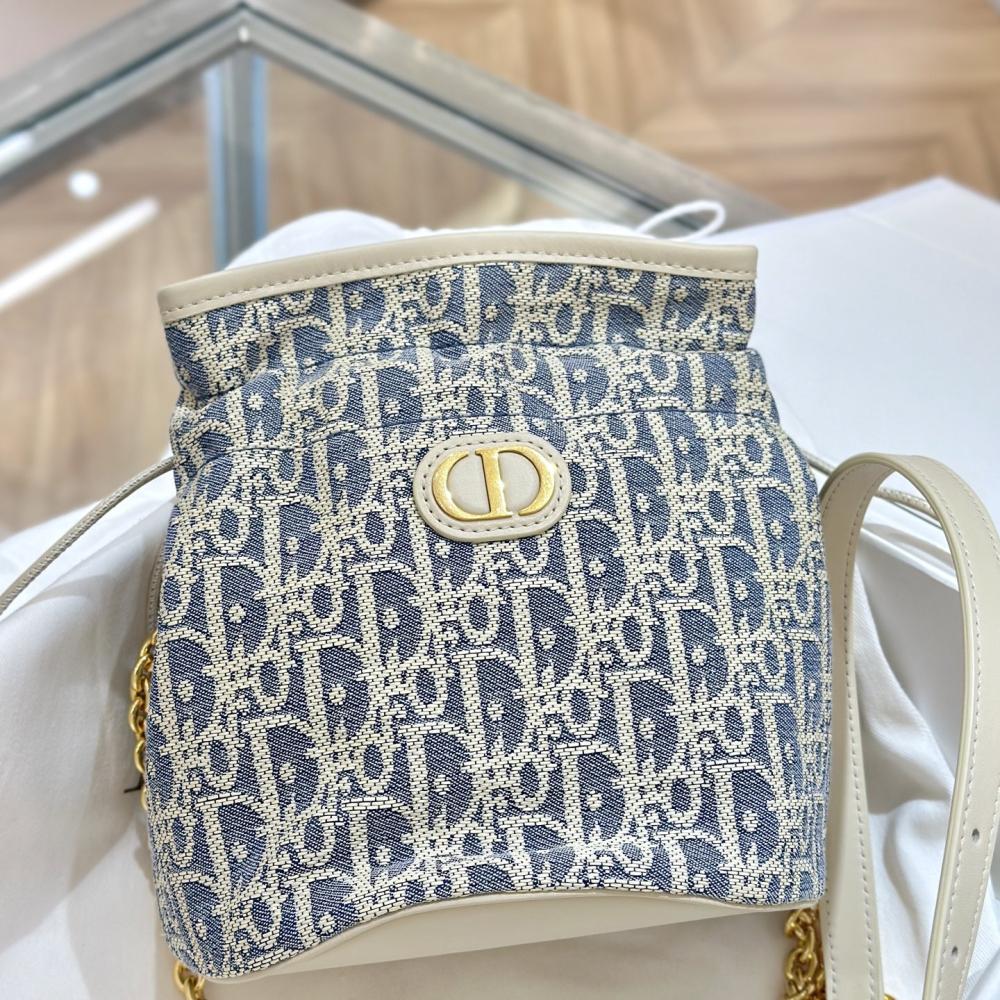 Dior 30 Montaigne Mini Bağcıklı Kova Çanta
