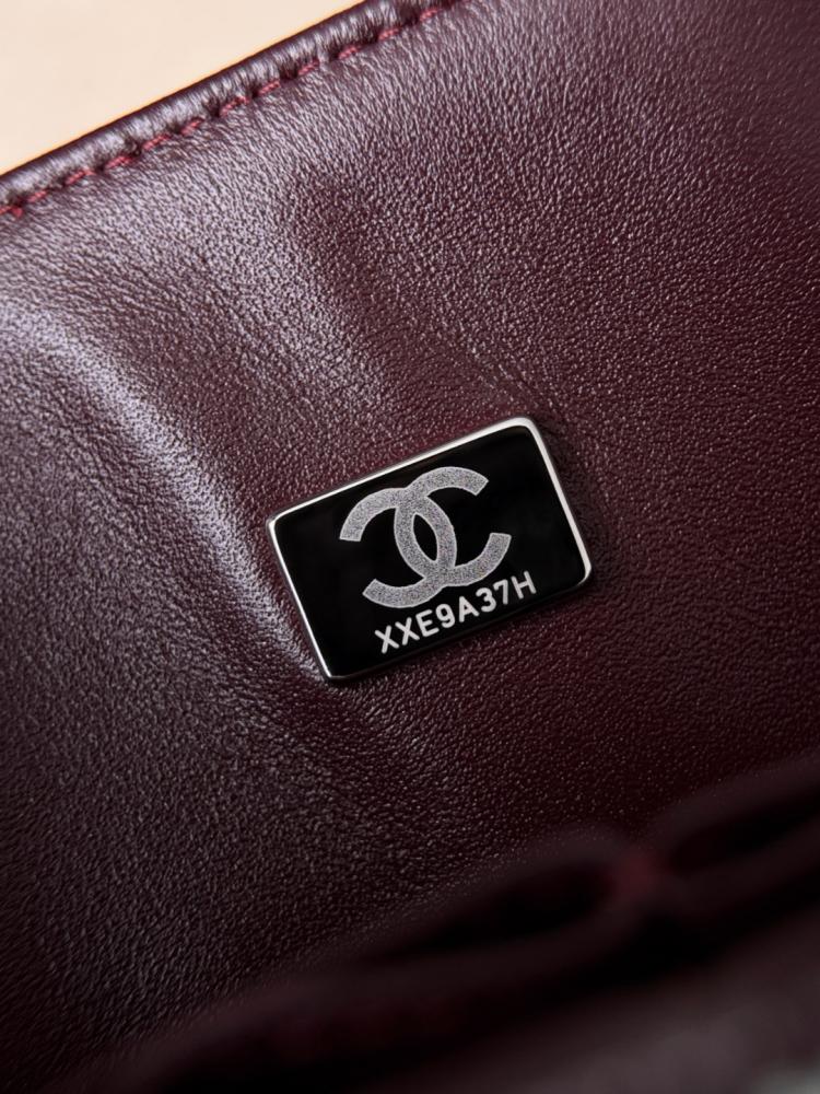 Chanel 2025/26 Yumuşak Kapitone Kuzu Derisi Maxi Tek Kapaklı Çanta