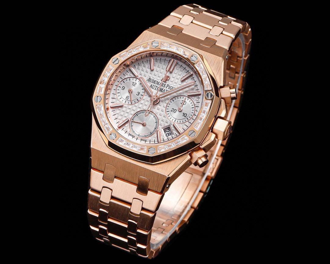 Audemars Piguet Royal Oak Saat - Glimmer of Luxury