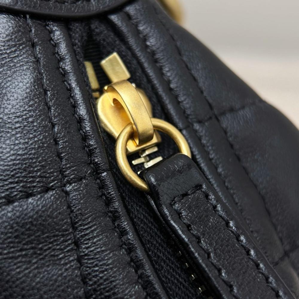 Chanel Orta Hobo Kargo Çantası Dana Derisi Siyah GHW - Glimmer of Luxury