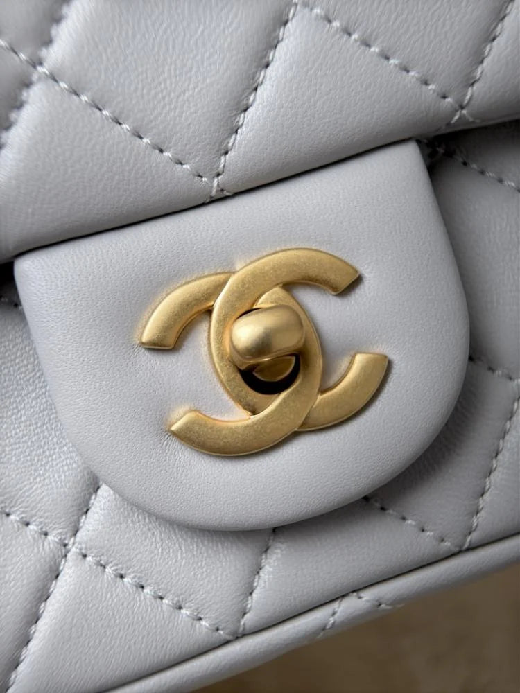 Chanel Klasik Kapaklı Mini 20cm