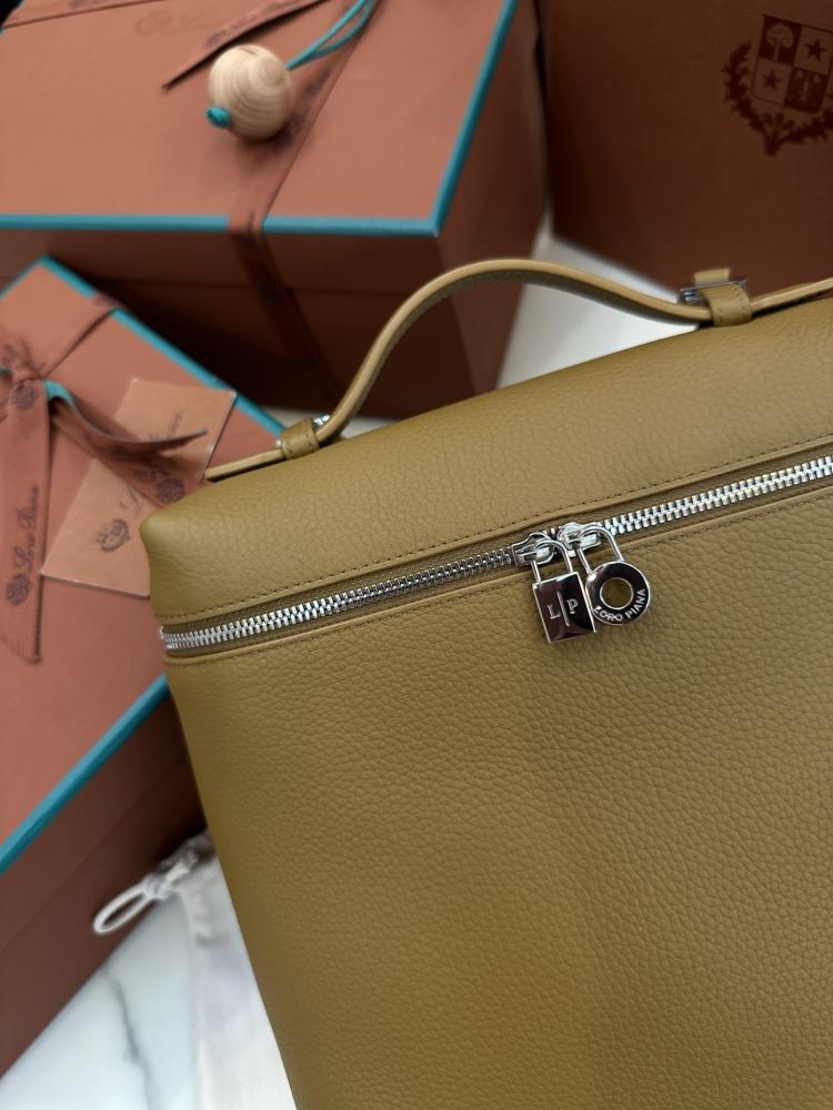 Loro Piana 23.5 Extra Pocket