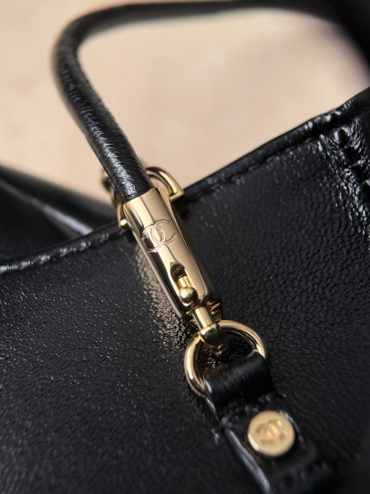 Chanel "Leopard Print" 31 Shopper