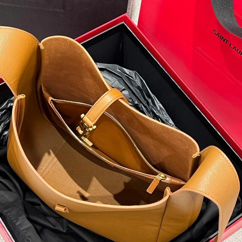 Saint Laurent 5 À 7 Large Flexible Bag