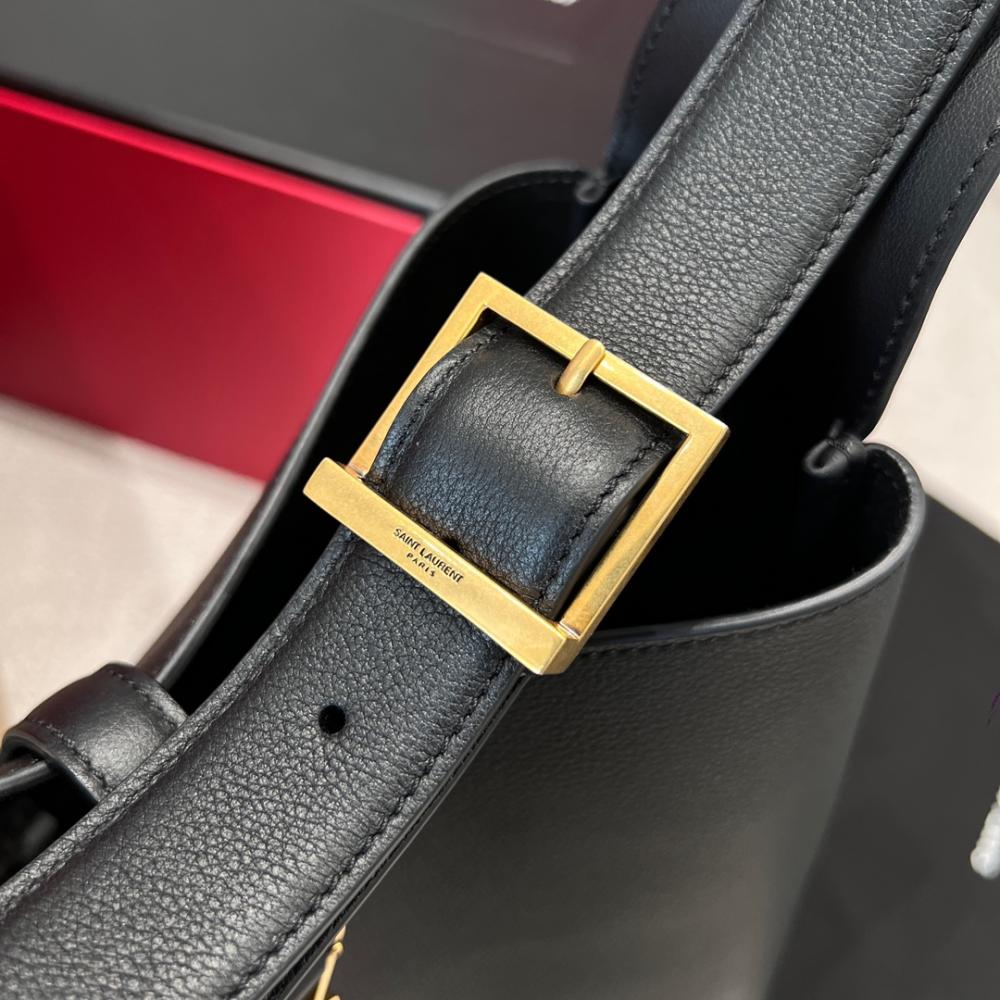 Saint Laurent 5 À 7 Large Flexible Bag