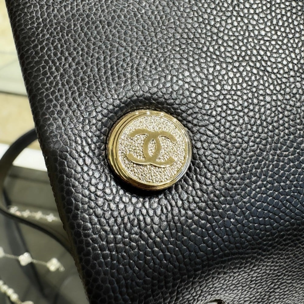 Chanel Küçük Siyah Havyar Deri Sırt Çantası - Glimmer of Luxury