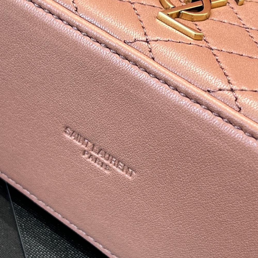 حقيبة مكياج سان لوران غابي من جلد الكوزو