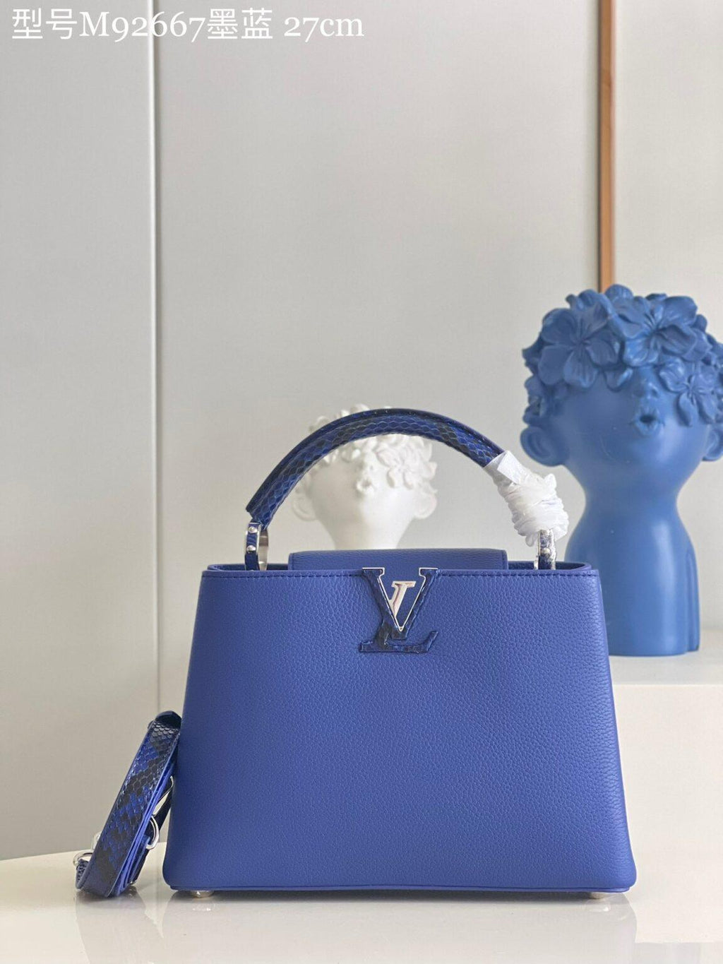 Louis Vuitton Capucines BB Koyu Mavi Küçük El Çantası - Glimmer of Luxury