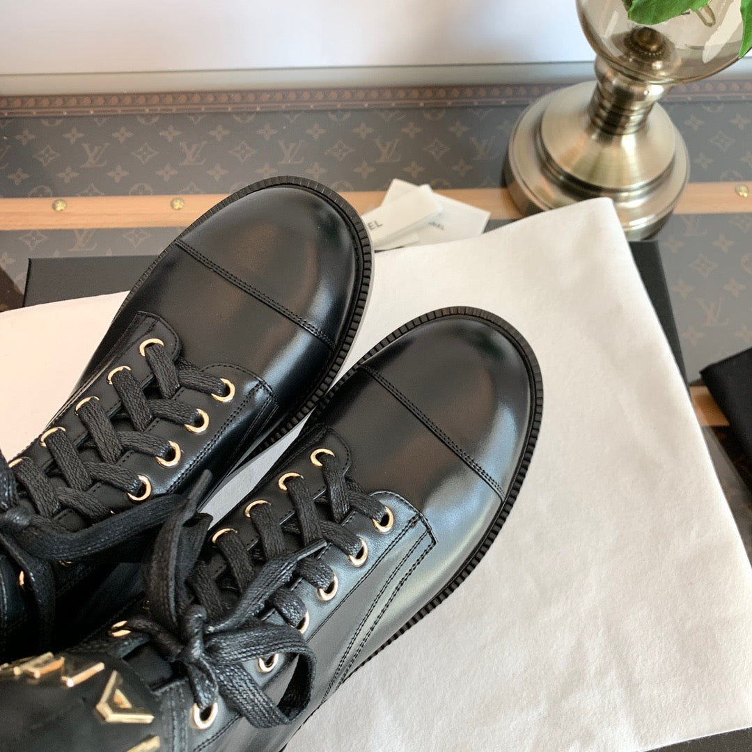 Chanel Motorsiklet Botlar - Glimmer of Luxury