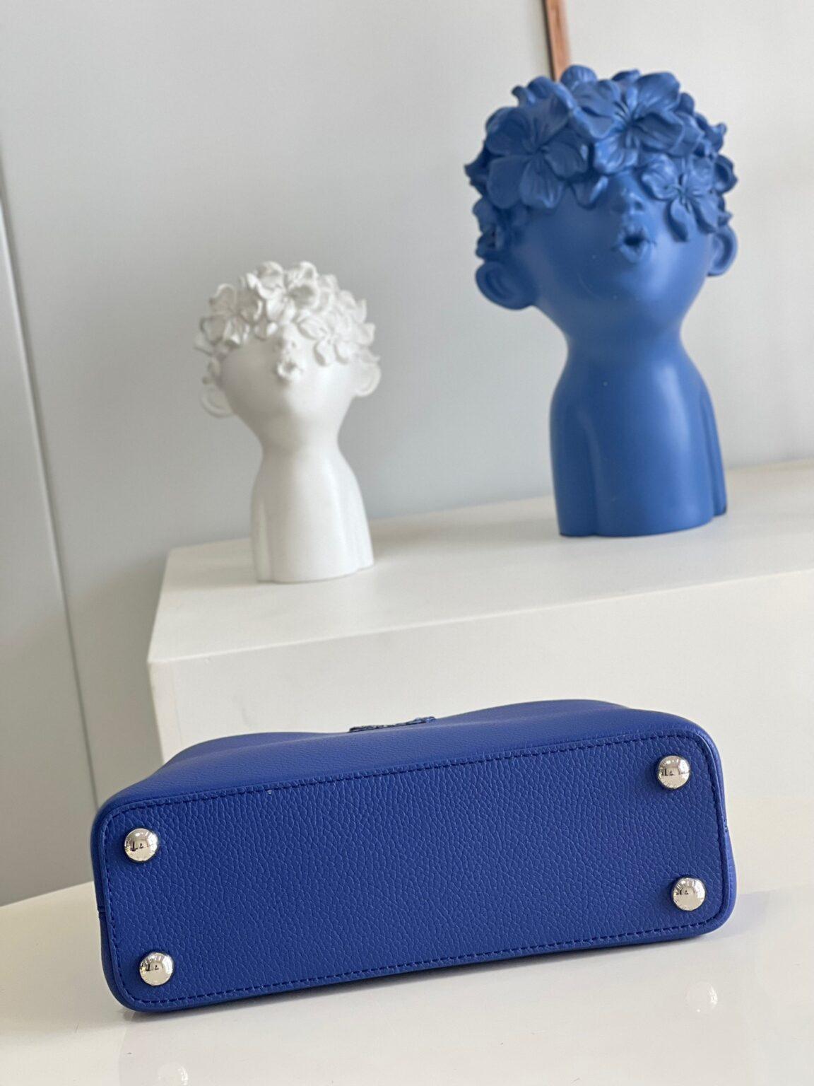 Louis Vuitton Capucines BB Koyu Mavi Küçük El Çantası - Glimmer of Luxury