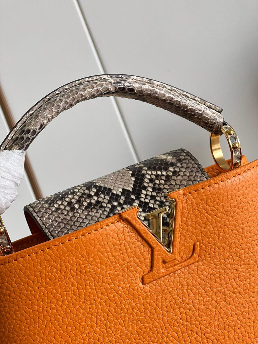 Louis Vuitton Capucines BB Altın Renkli Küçük El Çantası - Glimmer of Luxury