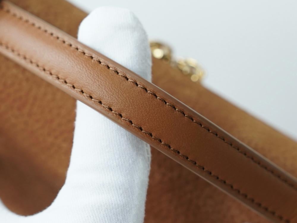 Loro Piana – Extra Pocket L19 (Camel / Light Skin Color)