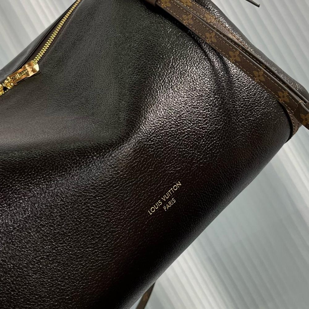 Louis Vuitton – Express MM (Black Monogram)