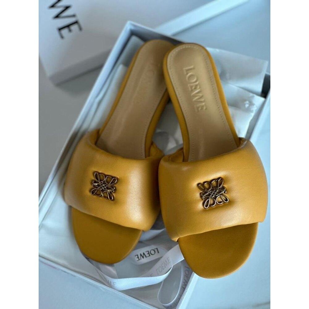 Loewe Anagram Dolgulu Deri Sandalet - Glimmer of Luxury