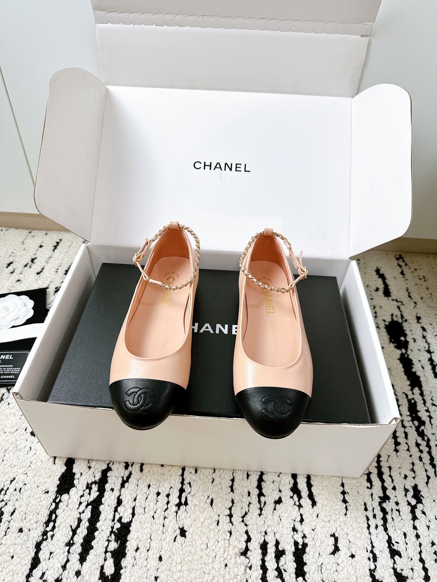 CHANEL – Zincir Detaylı Renk Bloklu Bale Ayakkabılar