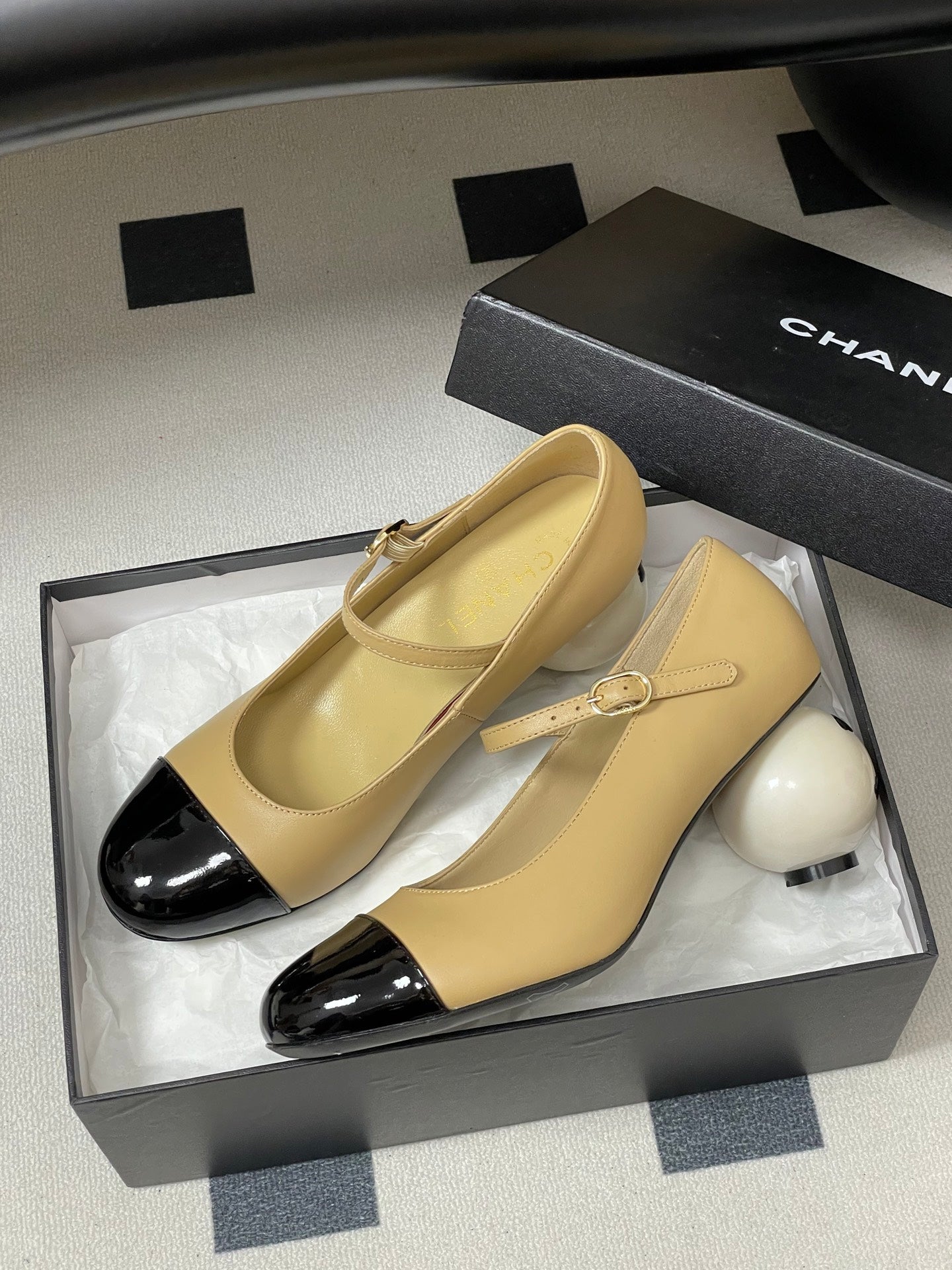 Chanel 2025 FW Büyük İncili Mary Jane Topuklu Ayakkabı