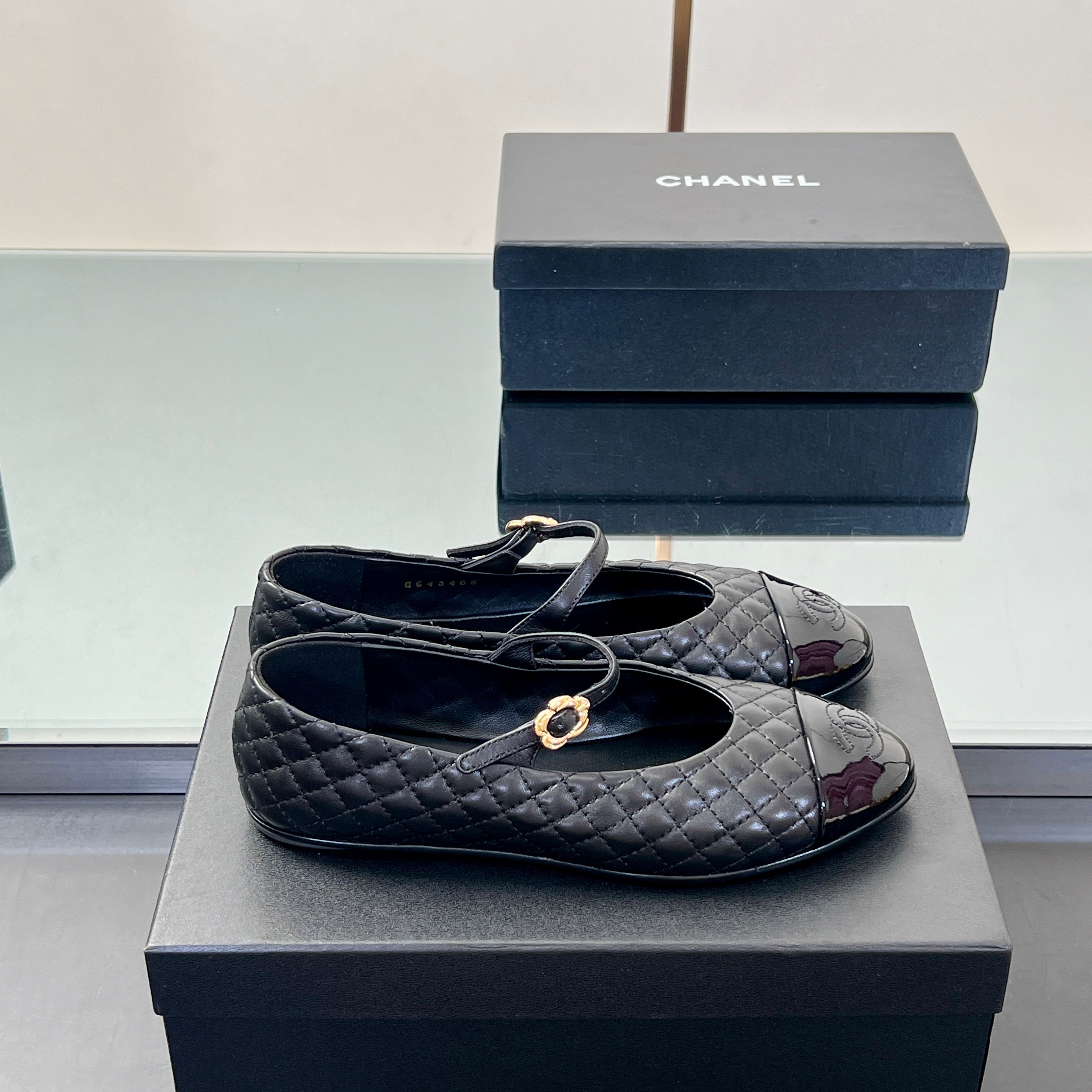 Chanel Summer 2025 Collection – Embellished Quilted Ballet &amp; Mary Jane Shoes