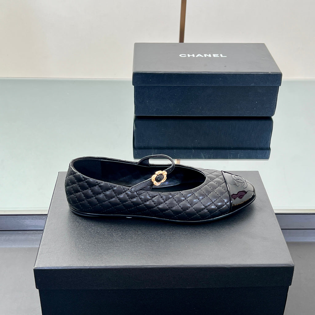 Chanel 2025 Yaz Koleksiyonu – Süslemeli Kapitone Bale & Mary Jane Ayakkabılar