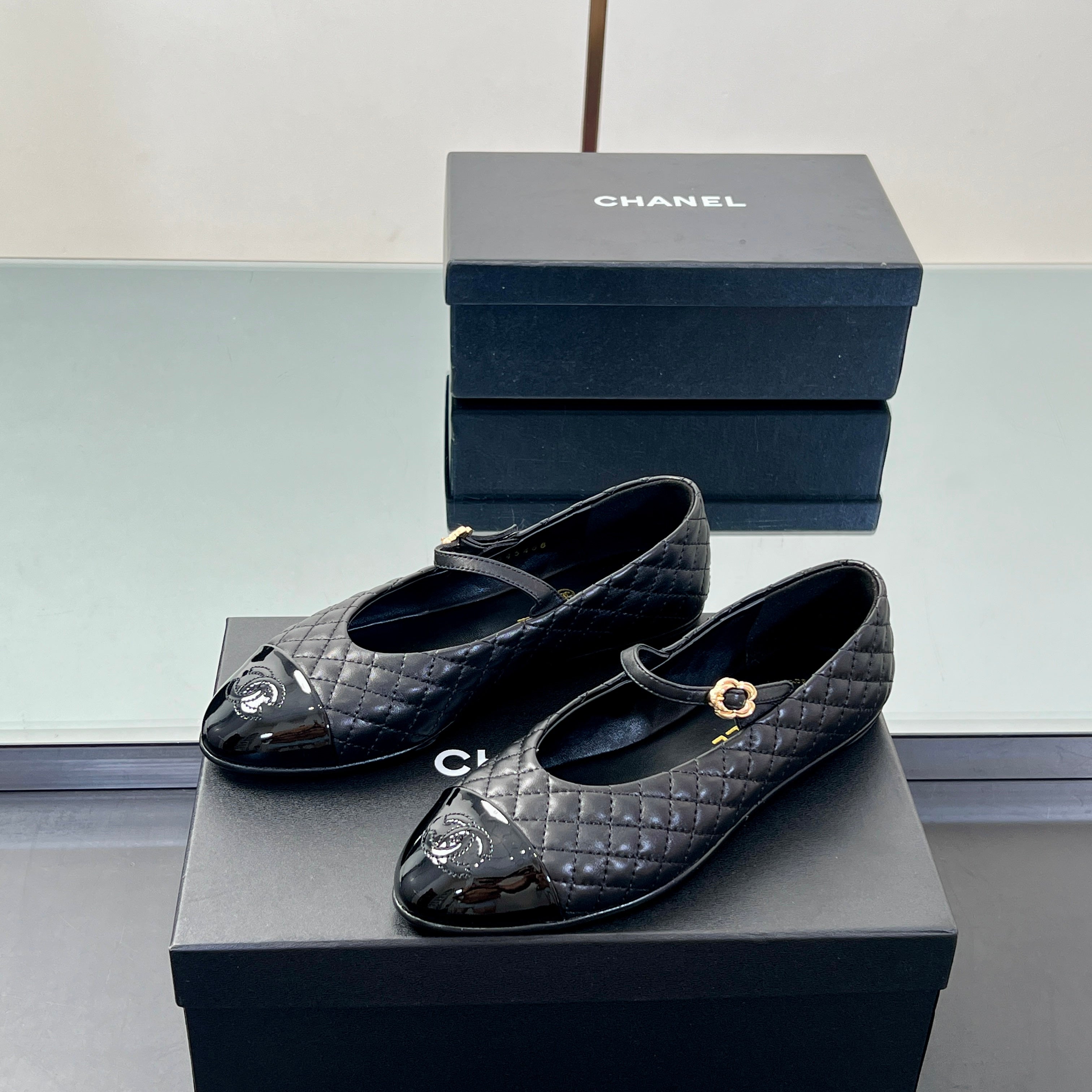 Chanel Summer 2025 Collection – Embellished Quilted Ballet &amp; Mary Jane Shoes