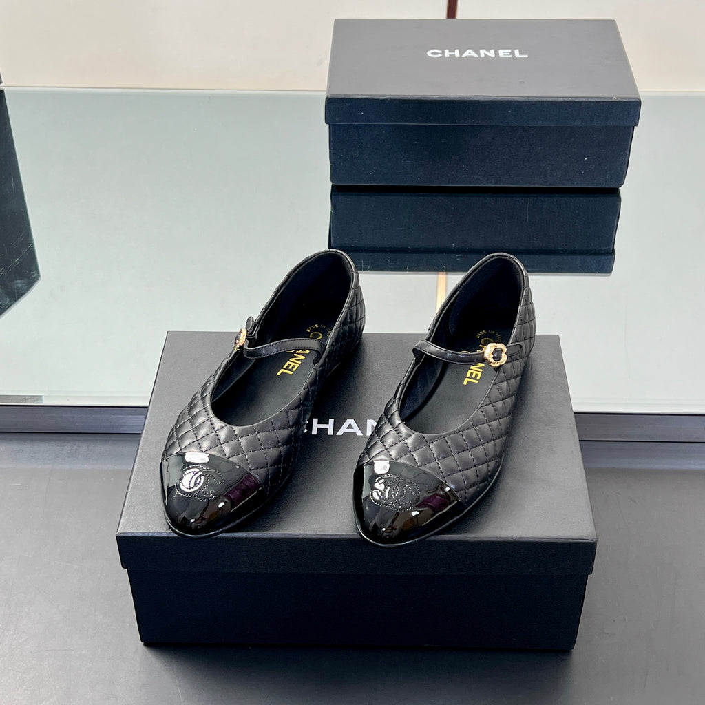 Chanel 2025 Yaz Koleksiyonu – Süslemeli Kapitone Bale & Mary Jane Ayakkabılar