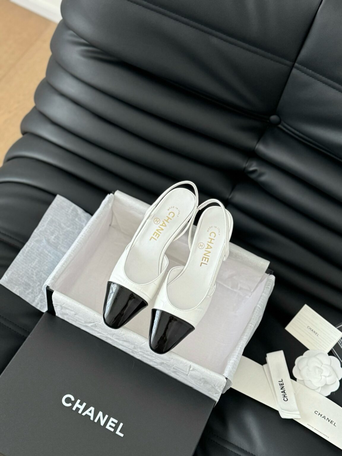 Chanel Patent Deri Kapalı Burun CC Slingback Ayakkabılar 2025 - Glimmer of Luxury