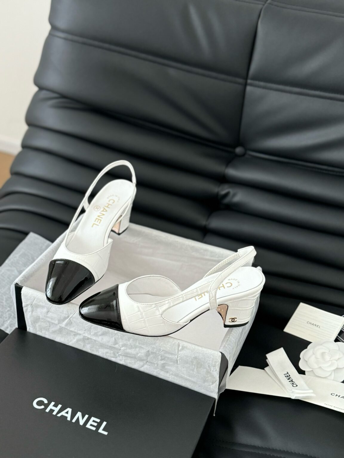 Chanel Patent Deri Kapalı Burun CC Slingback Ayakkabılar 2025 - Glimmer of Luxury