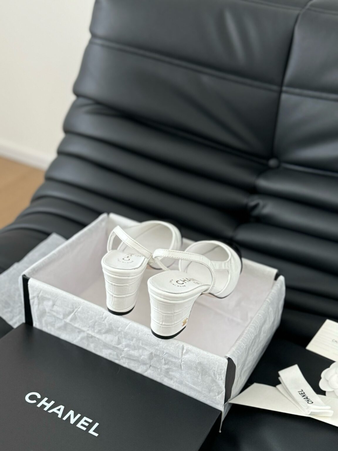 Chanel Patent Deri Kapalı Burun CC Slingback Ayakkabılar 2025 - Glimmer of Luxury