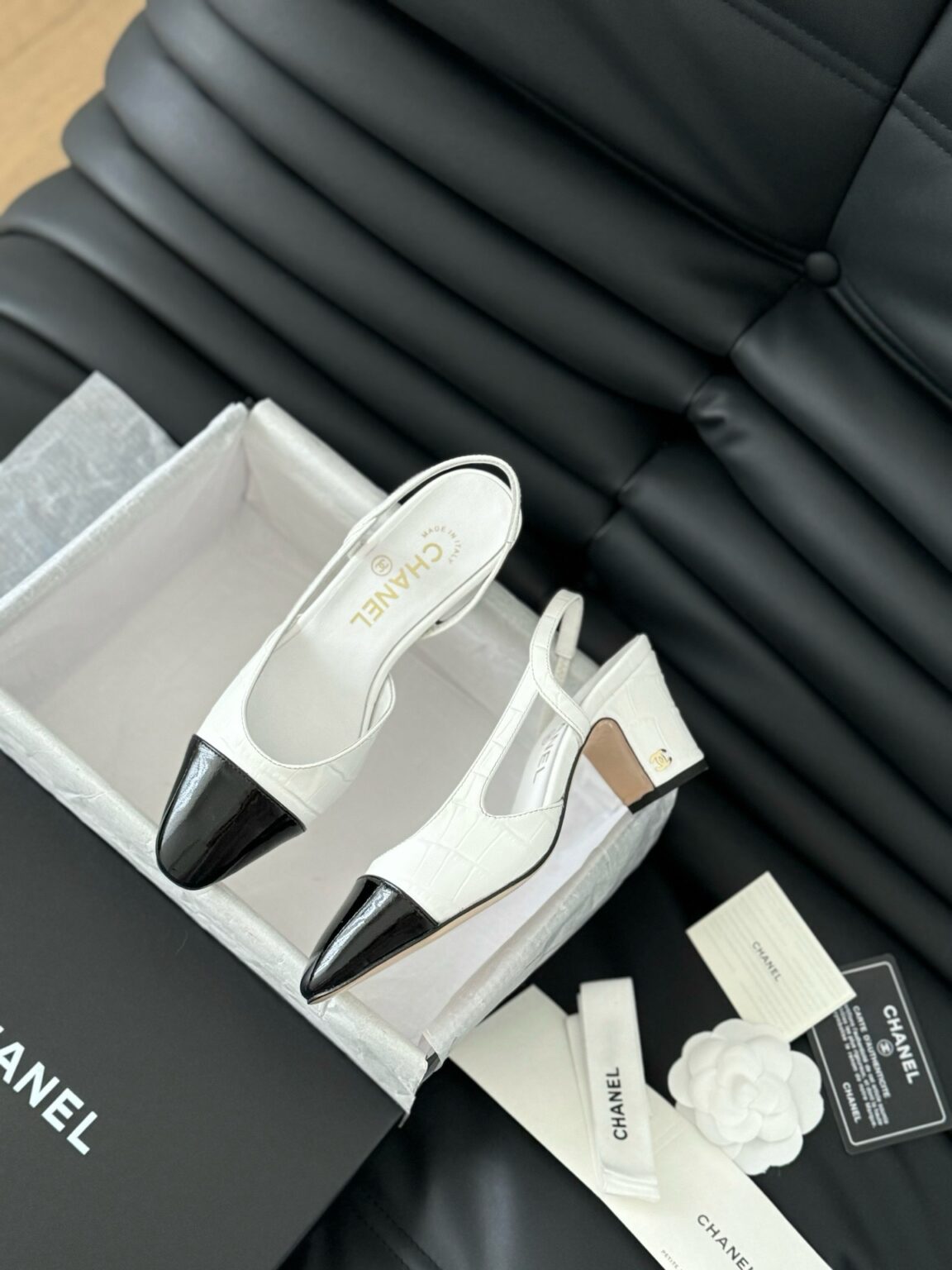 Chanel Patent Deri Kapalı Burun CC Slingback Ayakkabılar 2025 - Glimmer of Luxury