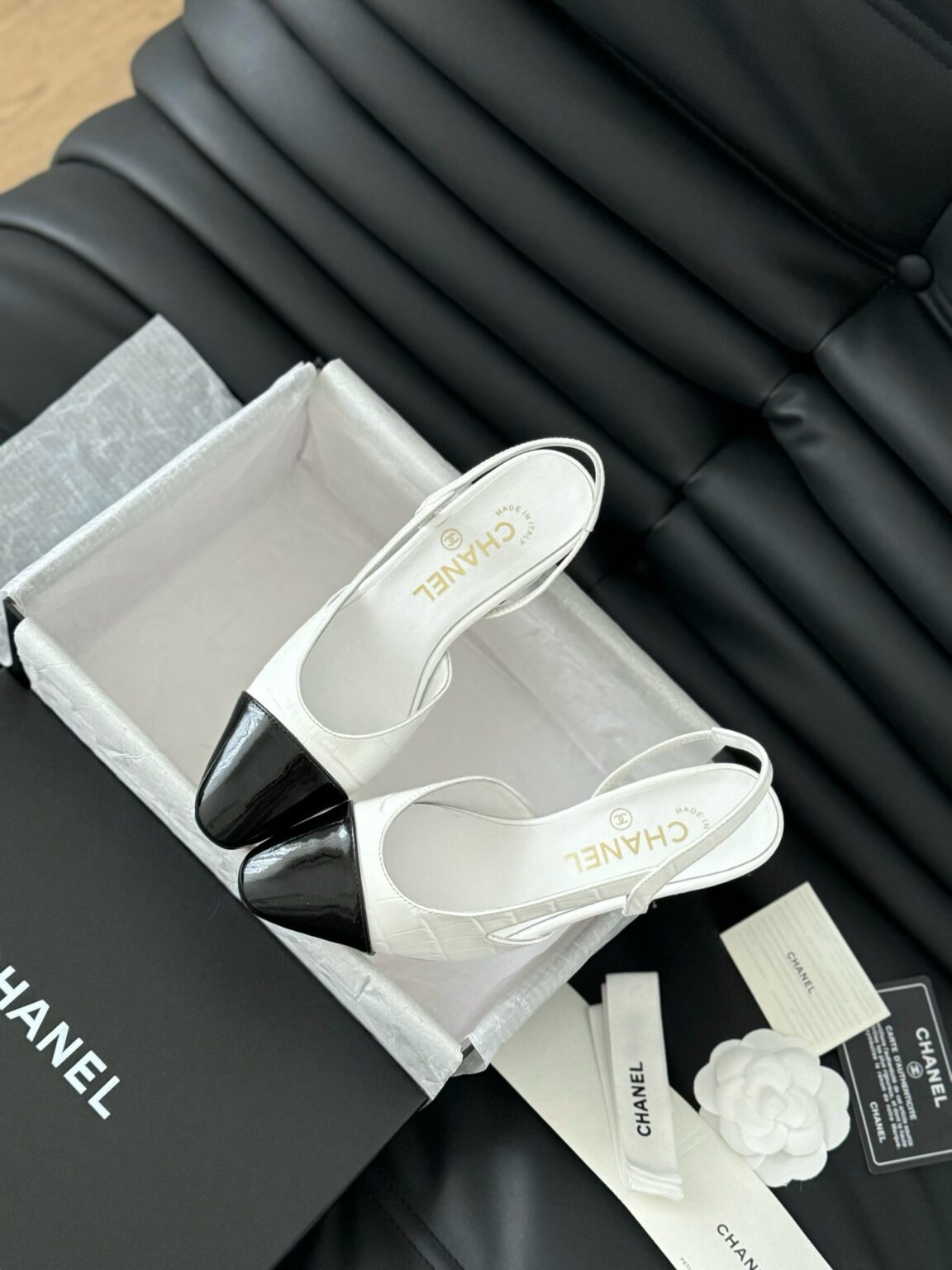 Chanel Patent Deri Kapalı Burun CC Slingback Ayakkabılar 2025 - Glimmer of Luxury