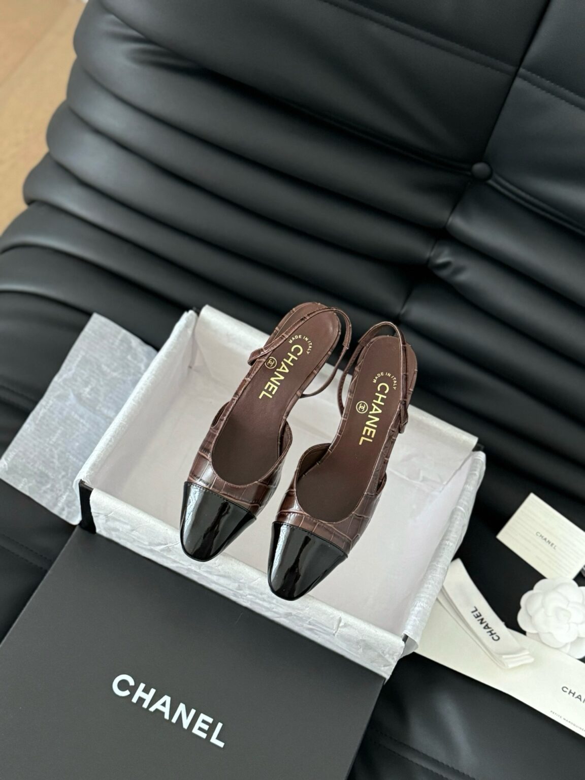 Chanel Patent Deri Kapalı Burun CC Slingback Ayakkabılar 2025 - Glimmer of Luxury