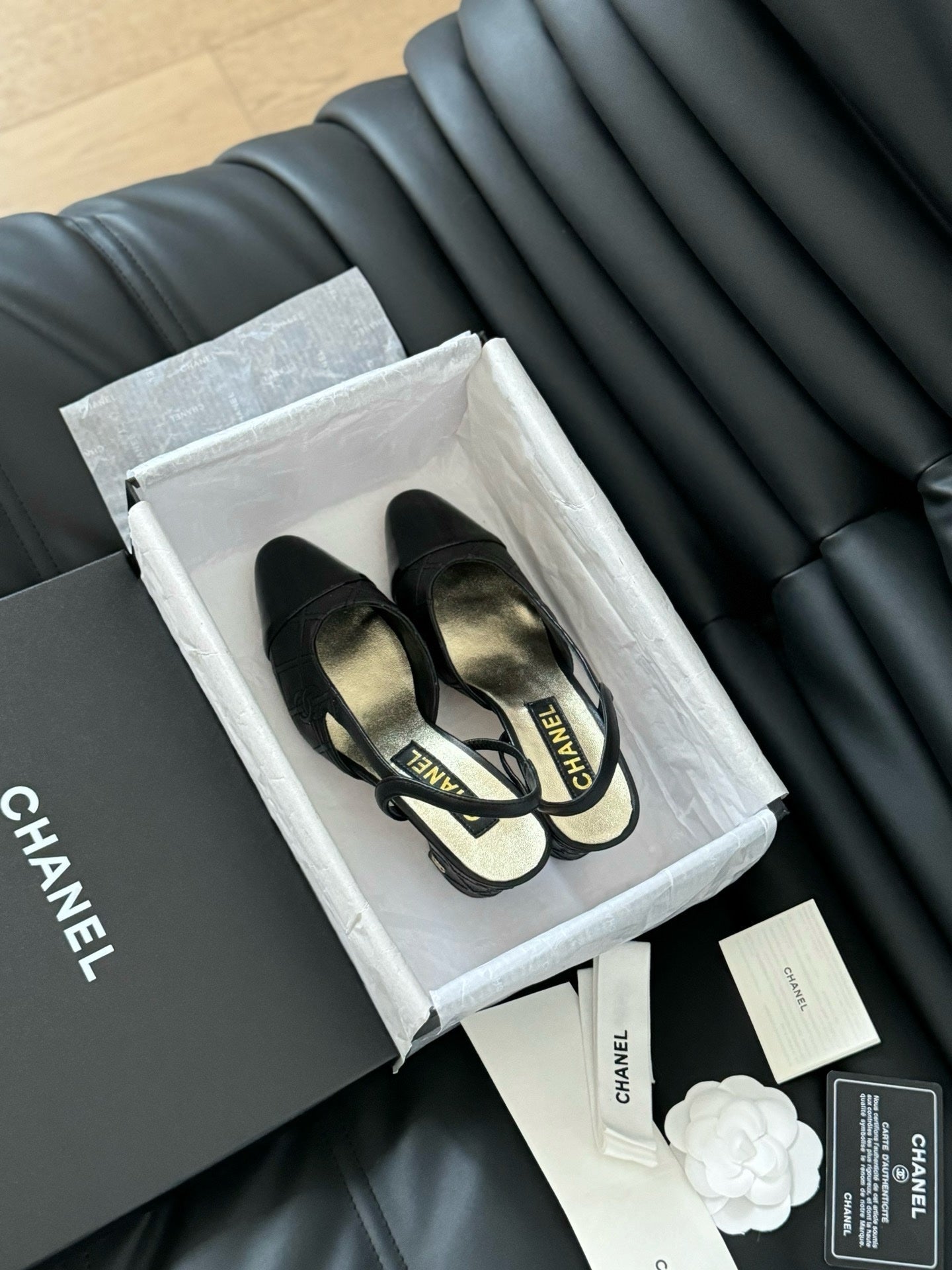 Chanel Patent Deri Kapalı Burun CC Slingback Ayakkabılar 2025 - Glimmer of Luxury