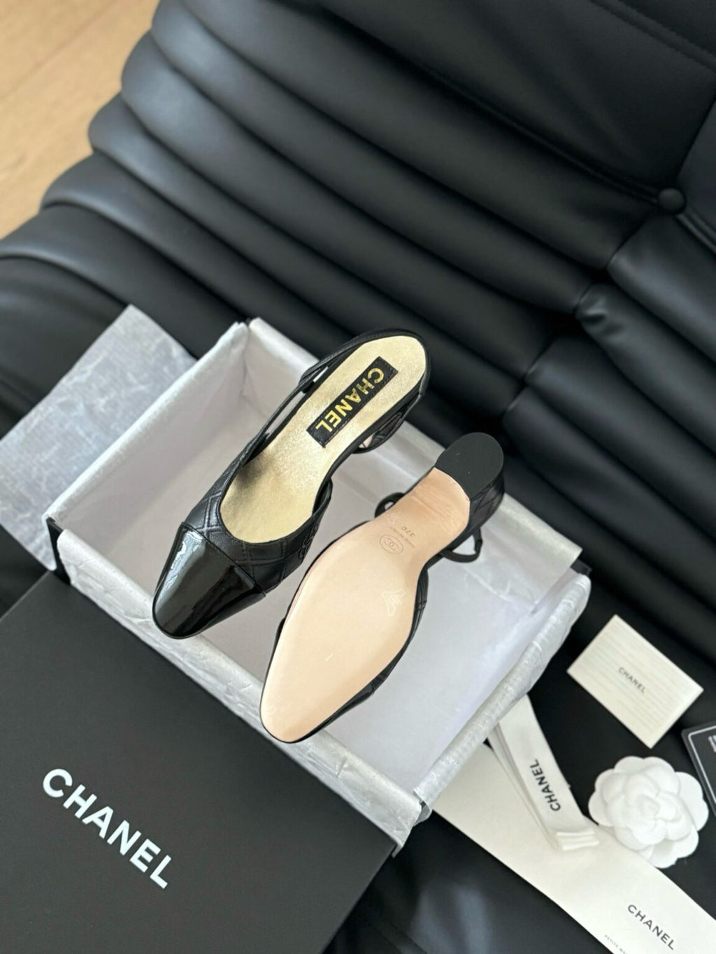 Chanel Patent Deri Kapalı Burun CC Slingback Ayakkabılar 2025 - Glimmer of Luxury