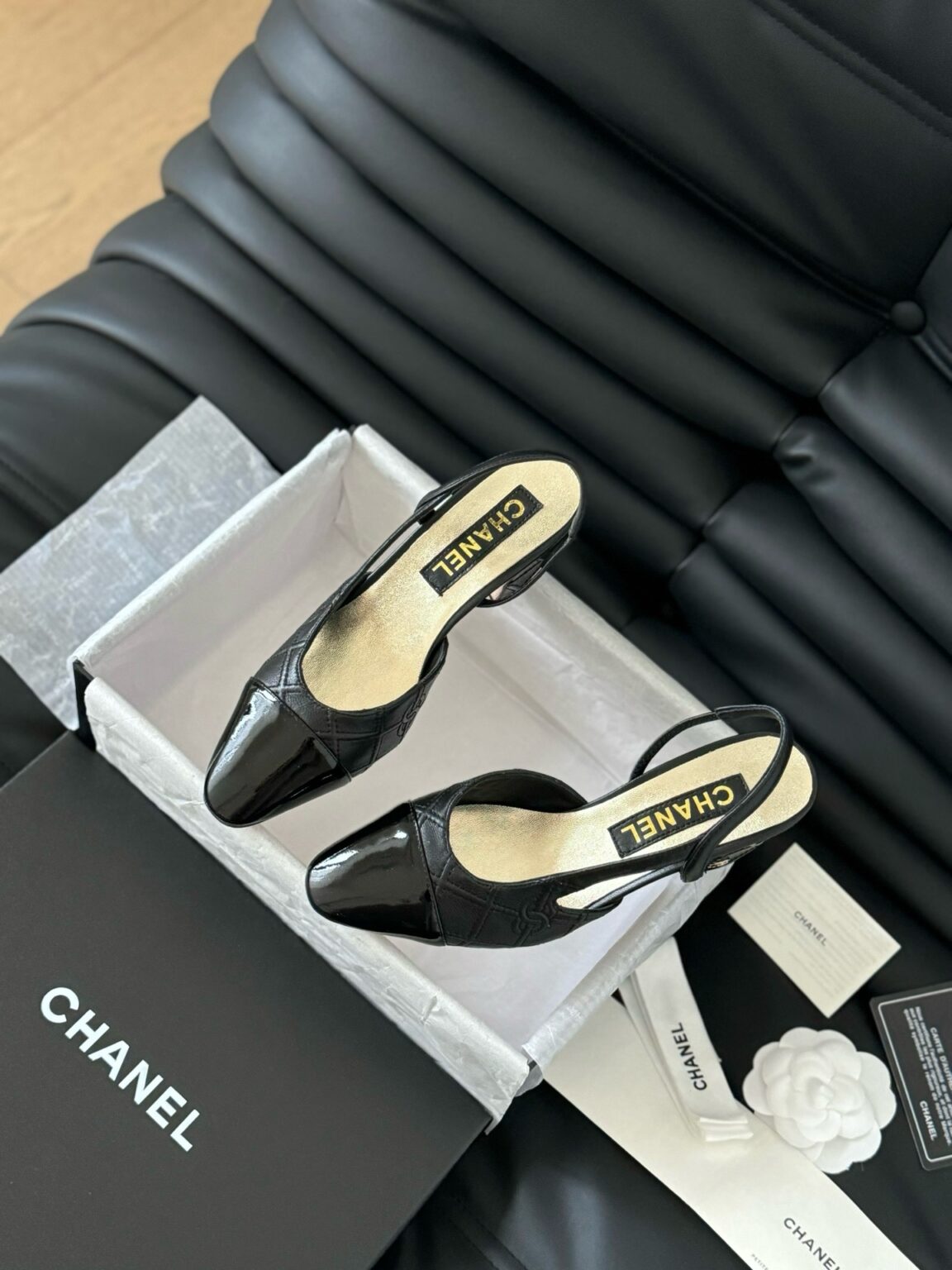 Chanel Patent Deri Kapalı Burun CC Slingback Ayakkabılar 2025 - Glimmer of Luxury